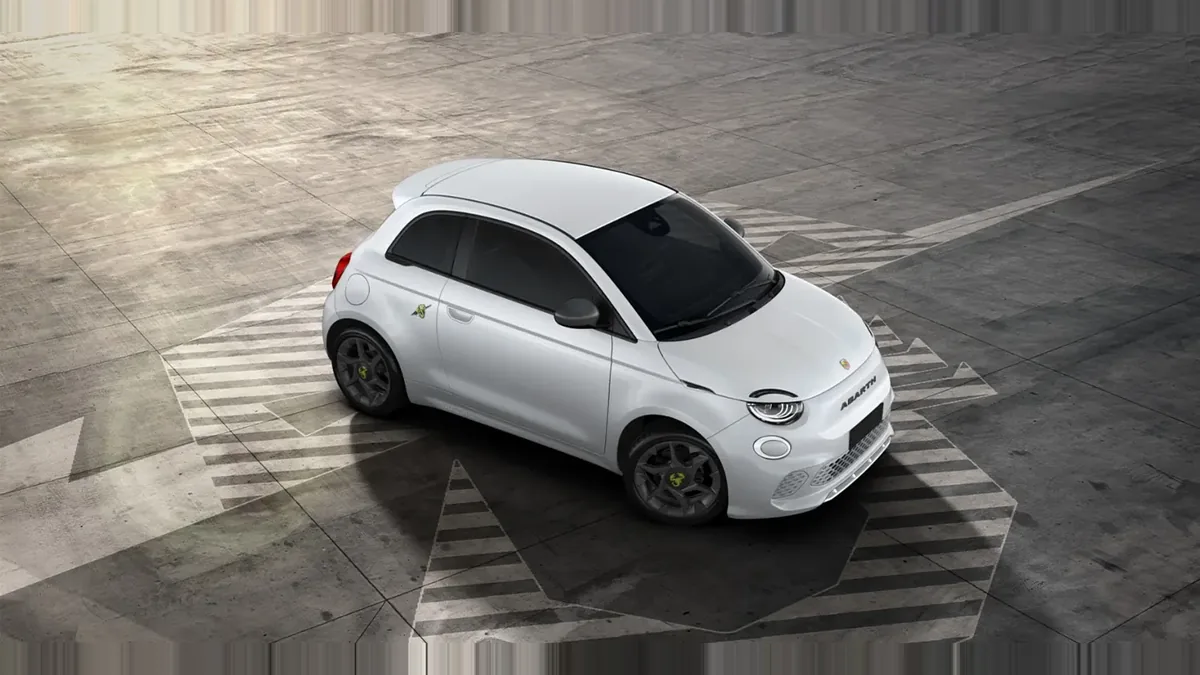 Abarth 500e 42kWh en renting a Barcelona — Lateral