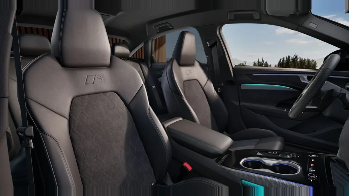Audi A6 TDI 150kW (204CV) S Tronic Black Line en renting a Barcelona — Interior