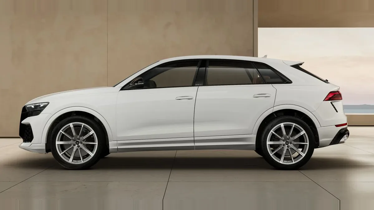 Audi RS Q8 441kW TipTronic en renting a Barcelona — Lateral