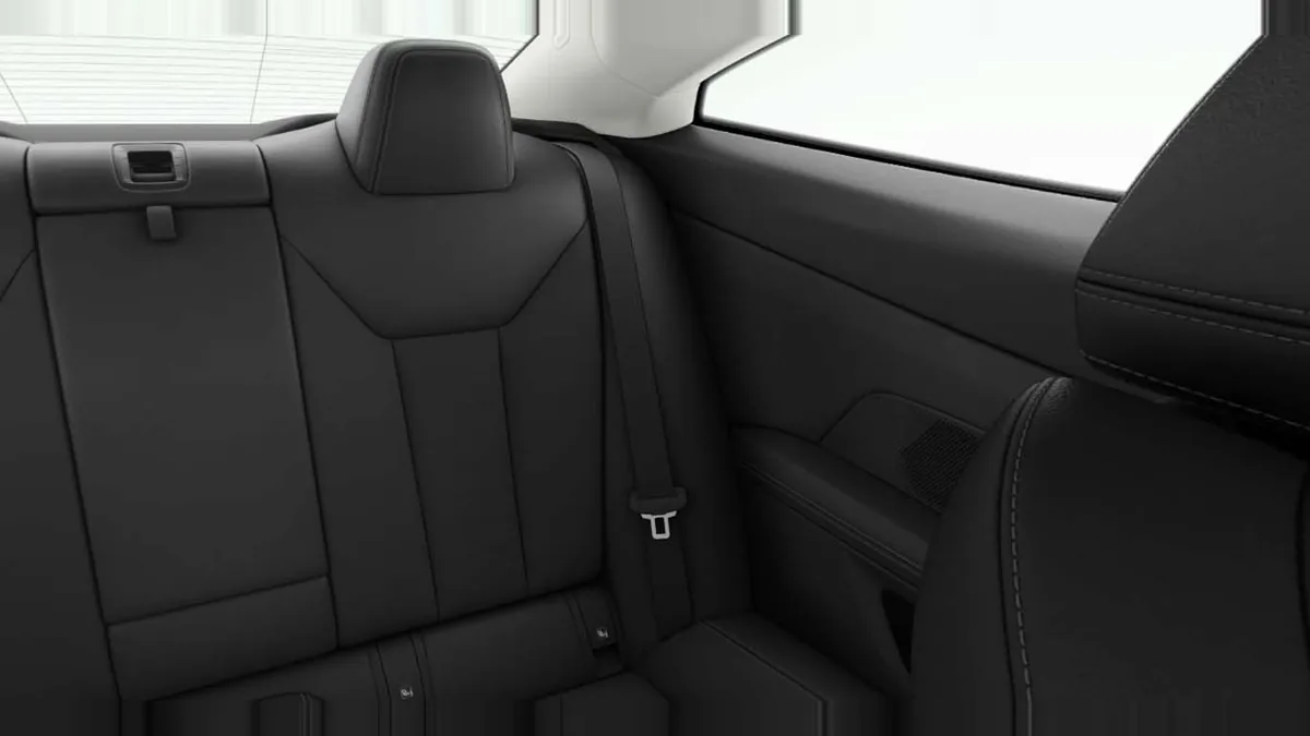 BMW Serie 4 430i xDrive Coupé en renting a Barcelona — Darrere