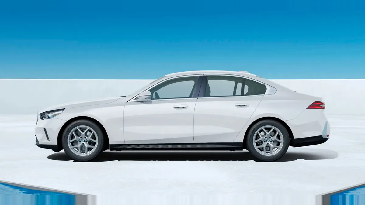 BMW Serie 5 520d en renting a Barcelona — vista 6