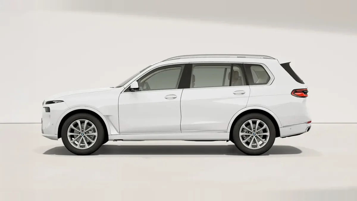 BMW X7 xDrive40i en renting a Barcelona — Lateral