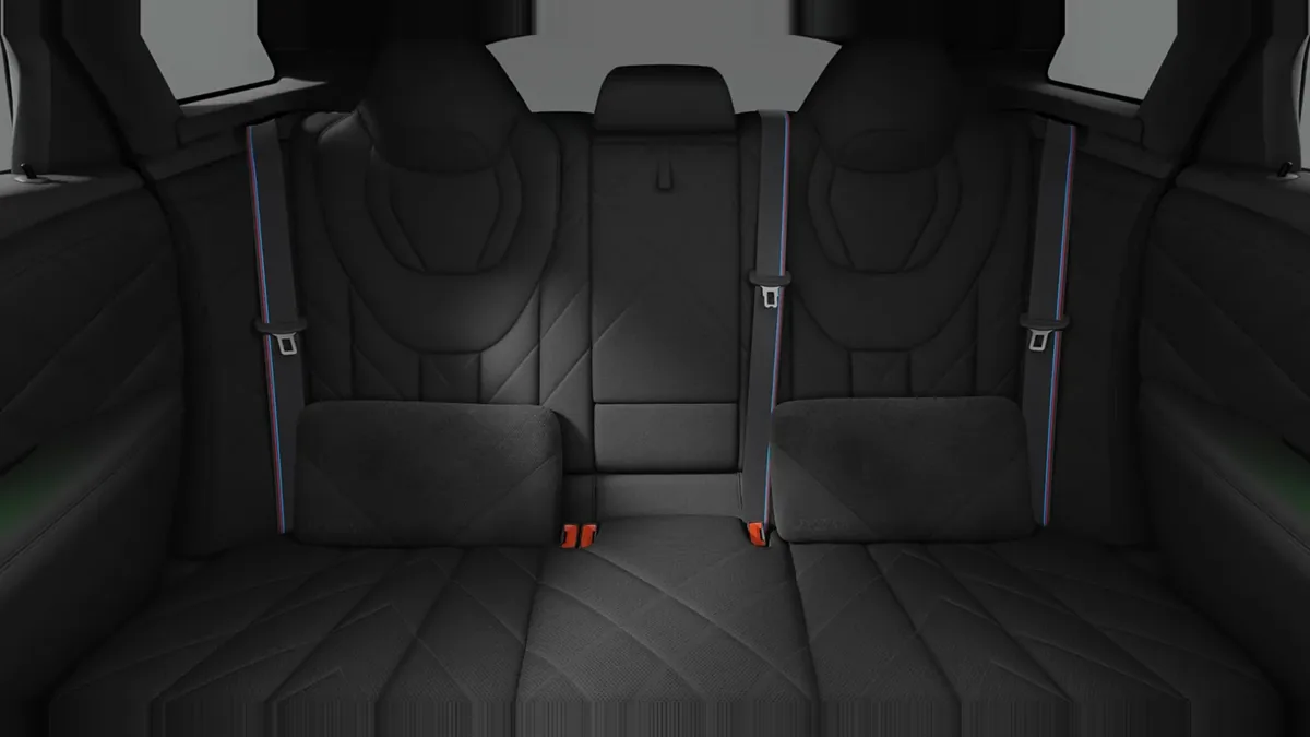 BMW XM 50e 350kW en renting a Barcelona — vista 6