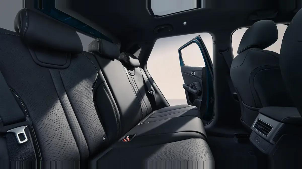 BYD ATTO 2 DM-i Boost en renting a Barcelona — vista 7