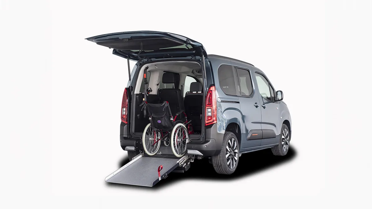 Citroën Berlingo Talla M BlueHDi 100 YOU L1 N1 Adaptado en renting a Barcelona — Lateral