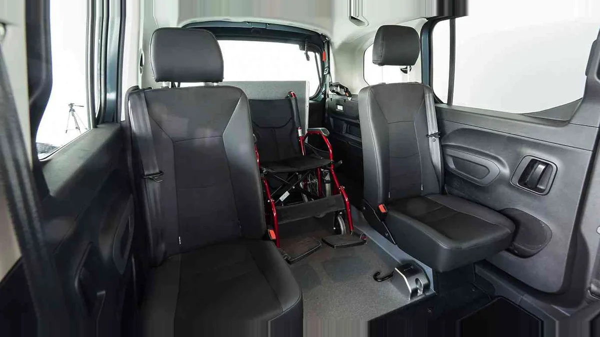 Citroën Berlingo Talla M BlueHDi 100 YOU L1 N1 Adaptado en renting a Barcelona — Interior