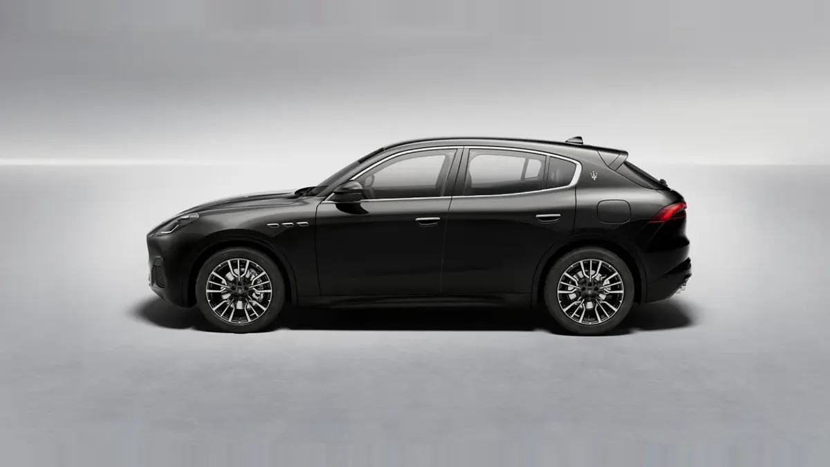 Maserati Grecale L4 MHEV 300CV AWD en renting a Barcelona — Lateral