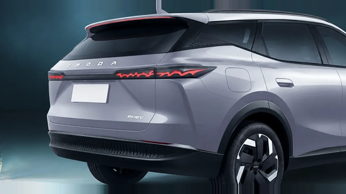 Omoda 7 1.5 TGDI PHEV Premium 279CV en renting a Barcelona — Davant