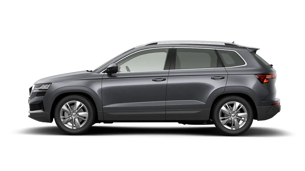 Škoda Karoq Selection 2.0 TDI DSG en renting a Barcelona — Darrere