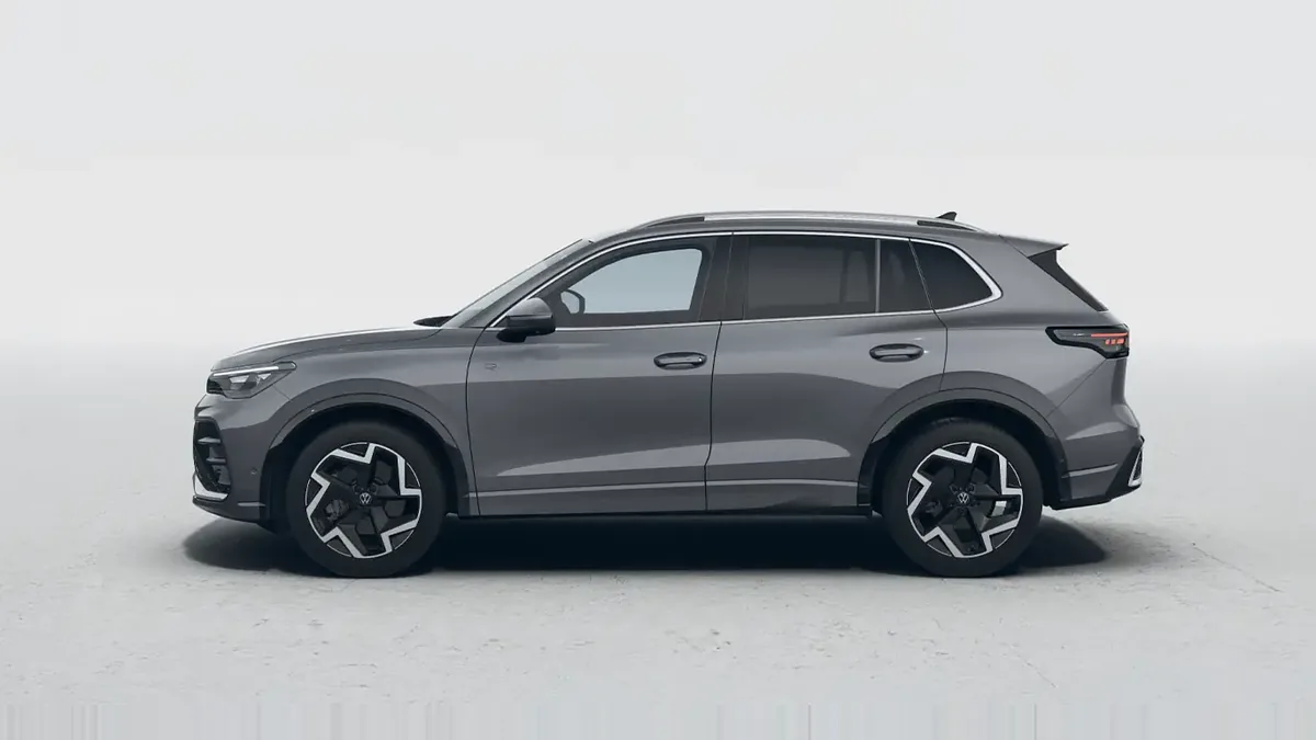 Volkswagen Tiguan R-Line 2.0 TDI 110kW DSG en renting a Barcelona — Darrere