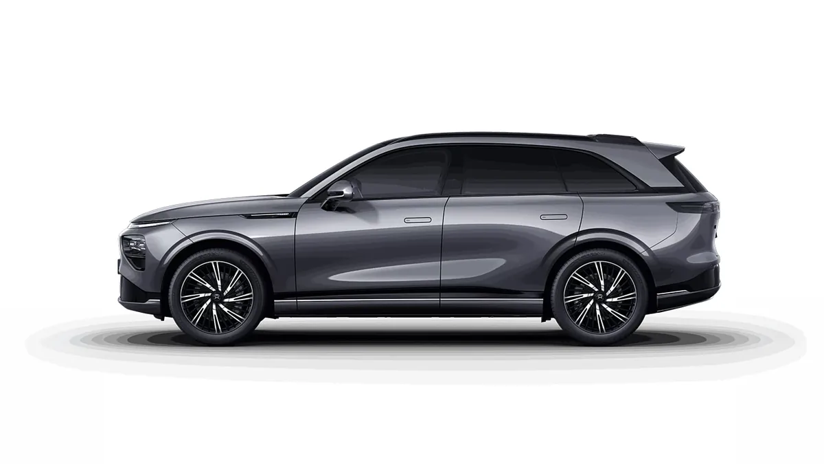 XPENG G9 AWD Performance en renting a Barcelona — Lateral