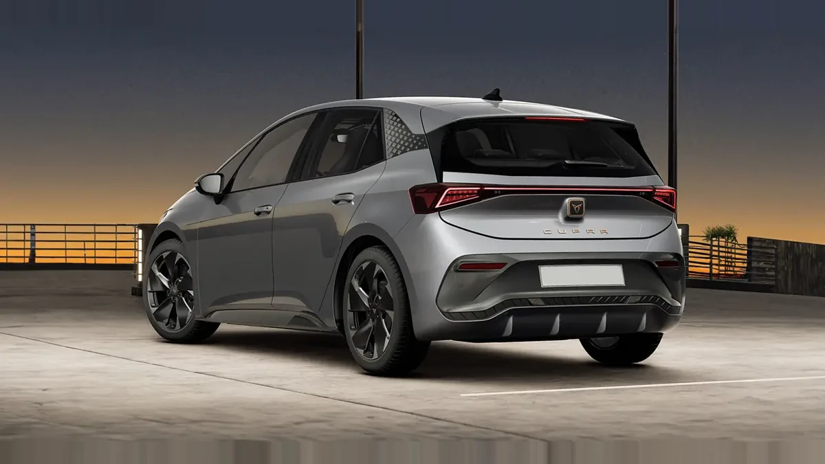 CUPRA Born e-Boost Pack Advanced Plus en renting a Barcelona — Darrere