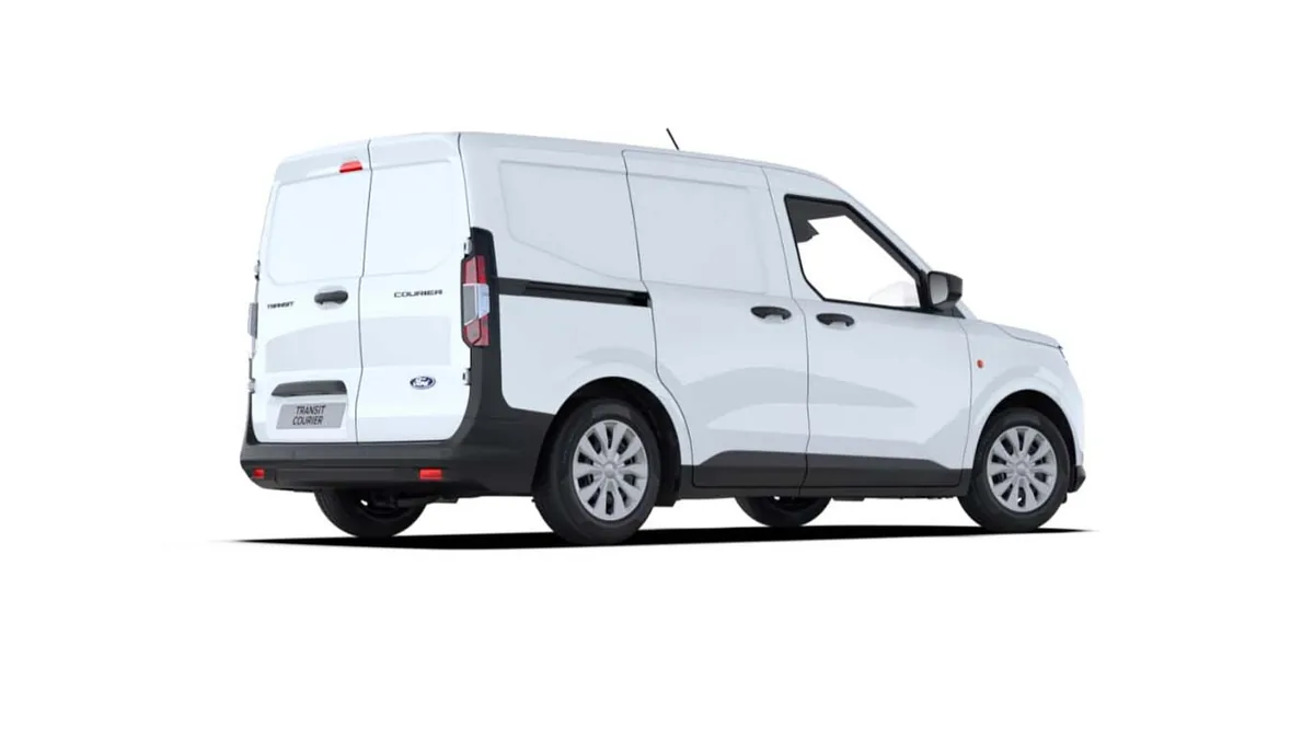 Ford Transit Courier Van 1.5 Ecoblue Trend II en renting a Barcelona — Darrere