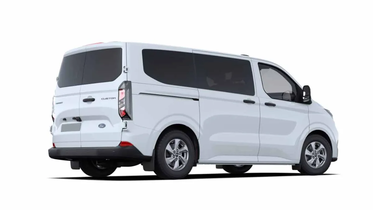 Ford Transit Custom Kombi 2.0 EcoBlue 150Cv 320 L1 Trend M1 II en renting a Barcelona — Darrere