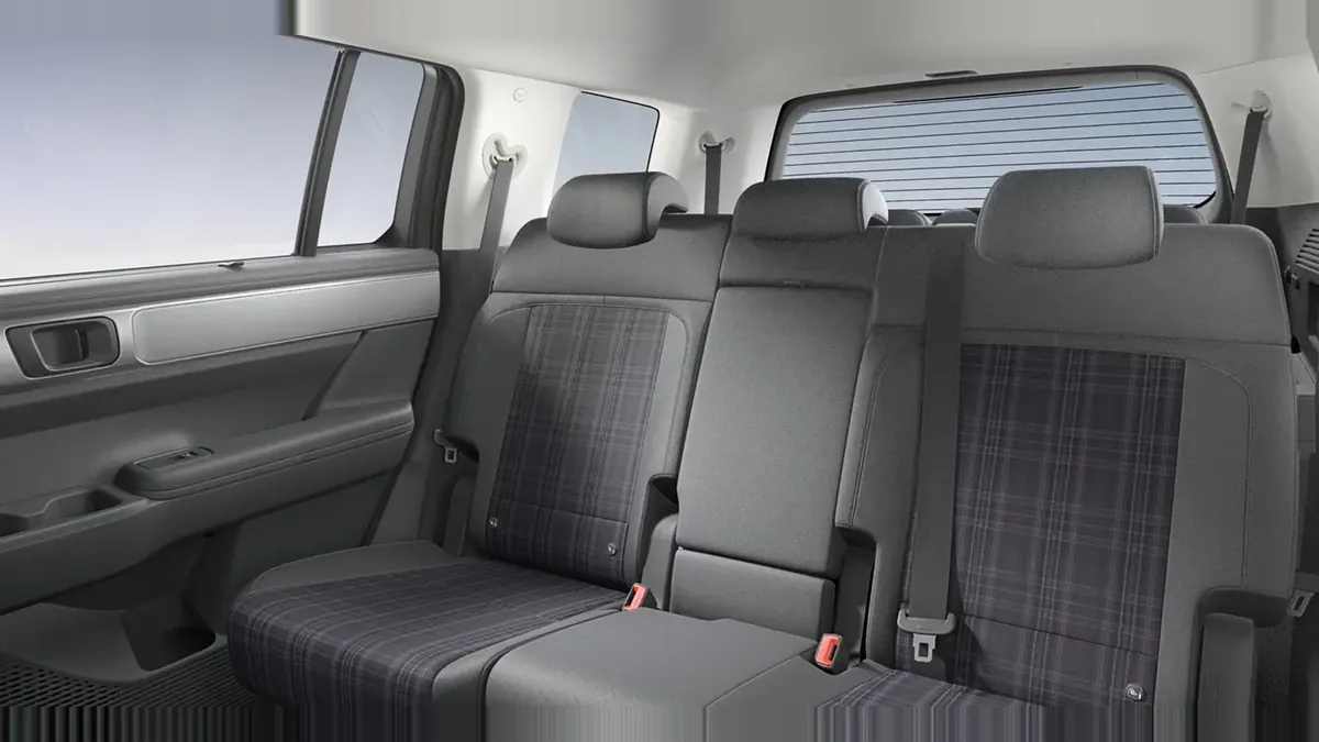 Hyundai Santa Fe 1.6 T-GDI Maxx PHEV 252CV 4x4 6AT en renting a Barcelona — vista 16
