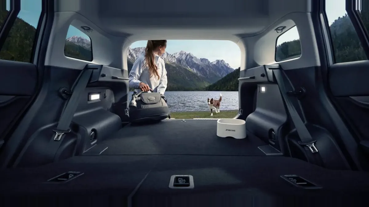 Jaecoo 5 EV Pure 155kW (211CV) 61kWh en renting a Barcelona — Interior