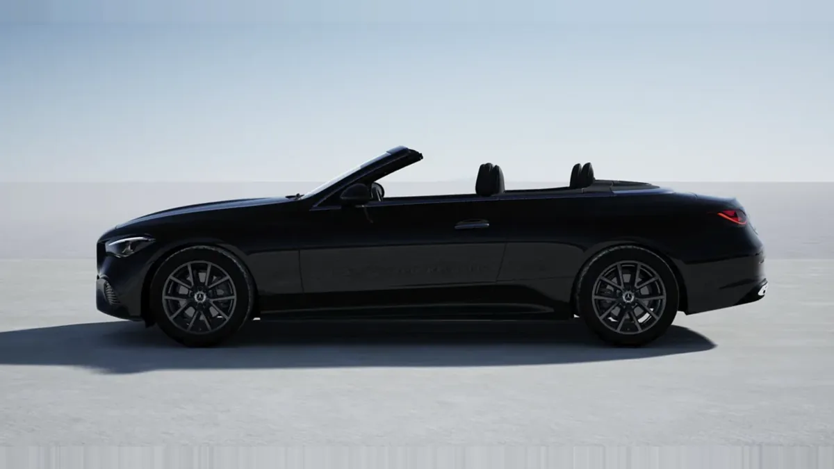 Mercedes-Benz CLE Cabrio 200D en renting a Barcelona — Lateral