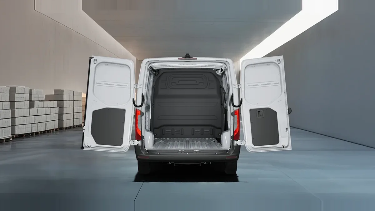 Mercedes-Benz Sprinter 315 CDI Medio Pro en renting a Barcelona — vista 6