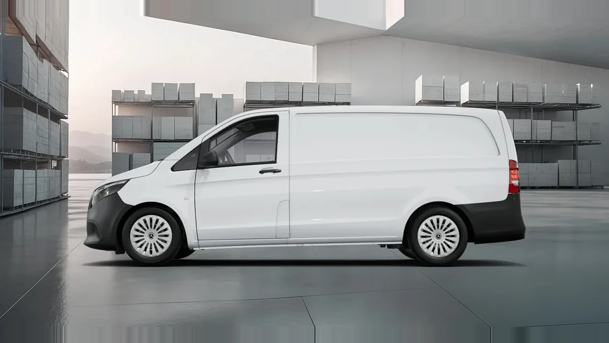 Mercedes-Benz Vito 110CDI 75kW Furgón Pro Larga en renting a Barcelona — Lateral