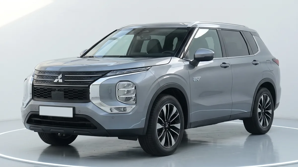 Mitsubishi Outlander PHEV Kaiteki 4WD 306CV en renting a Barcelona