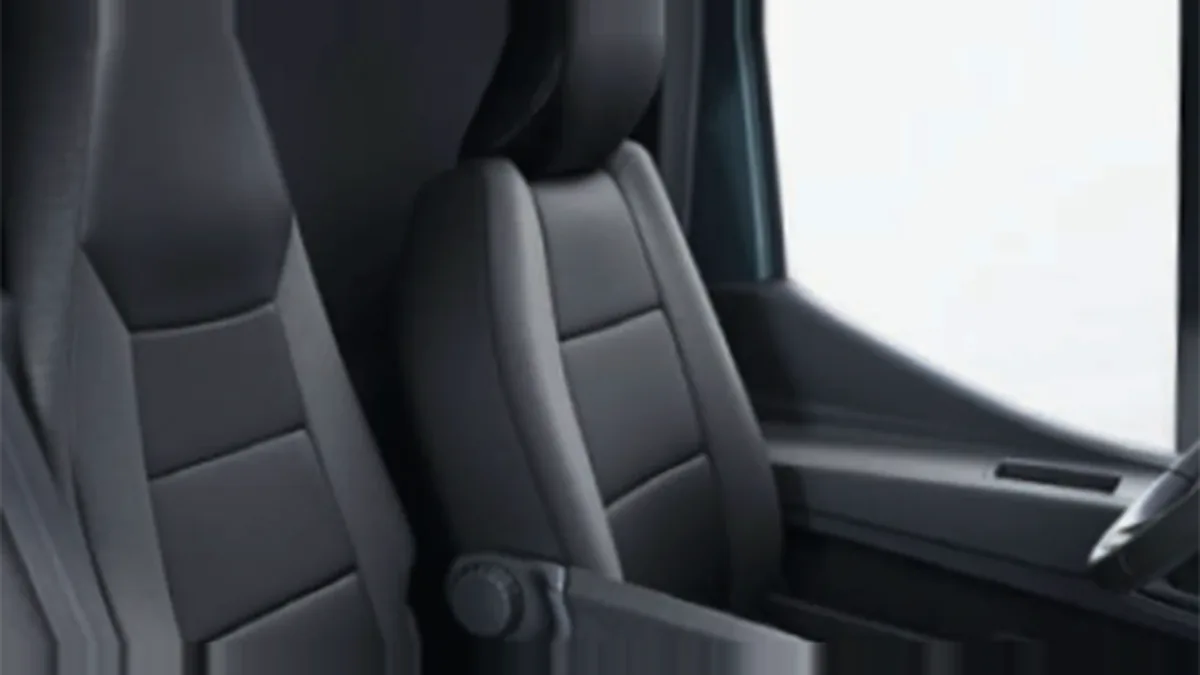 Nissan Interstar L2H2 3.5T 2.3dCi FWD Acenta en renting a Barcelona — Davant