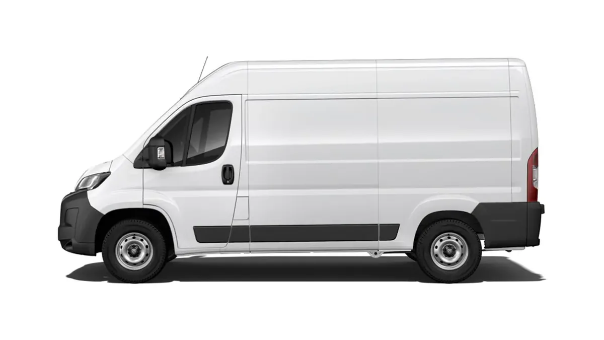 Peugeot Boxer 3.3 L2H2 BHDI 103kW en renting a Barcelona — Lateral