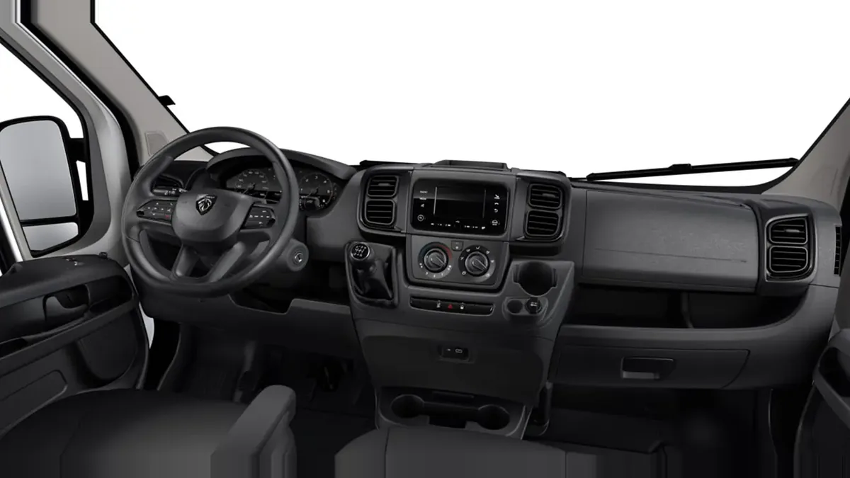 Peugeot Boxer 3.3 L2H2 BHDI 103kW en renting a Barcelona — Davant