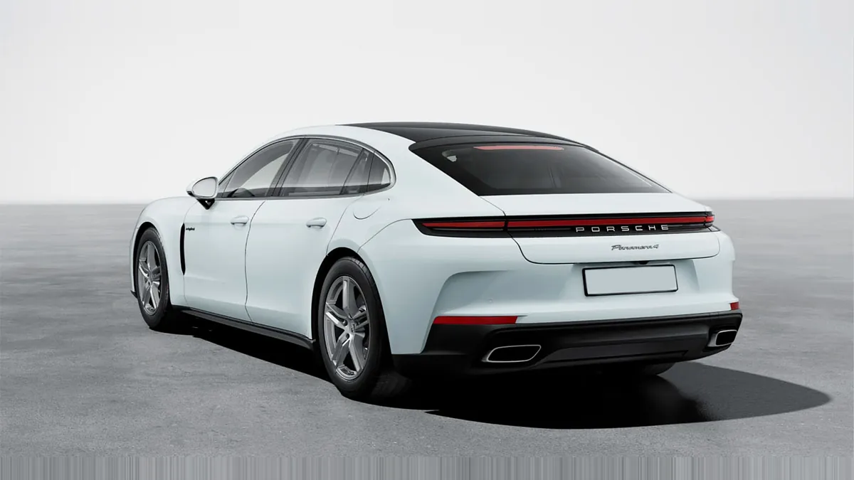 Porsche Panamera 4 E-Hybrid Executive en renting a Barcelona — Darrere