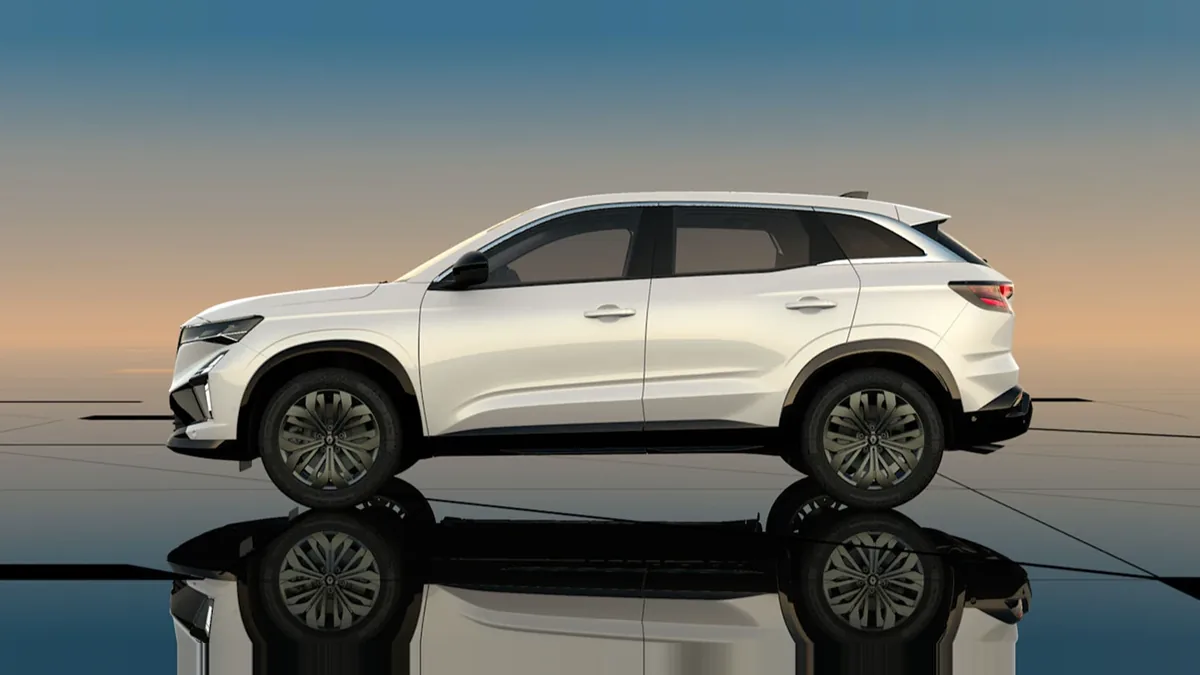 Renault Austral E-Tech Full Hybrid Evolution 147kW en renting a Barcelona — Lateral
