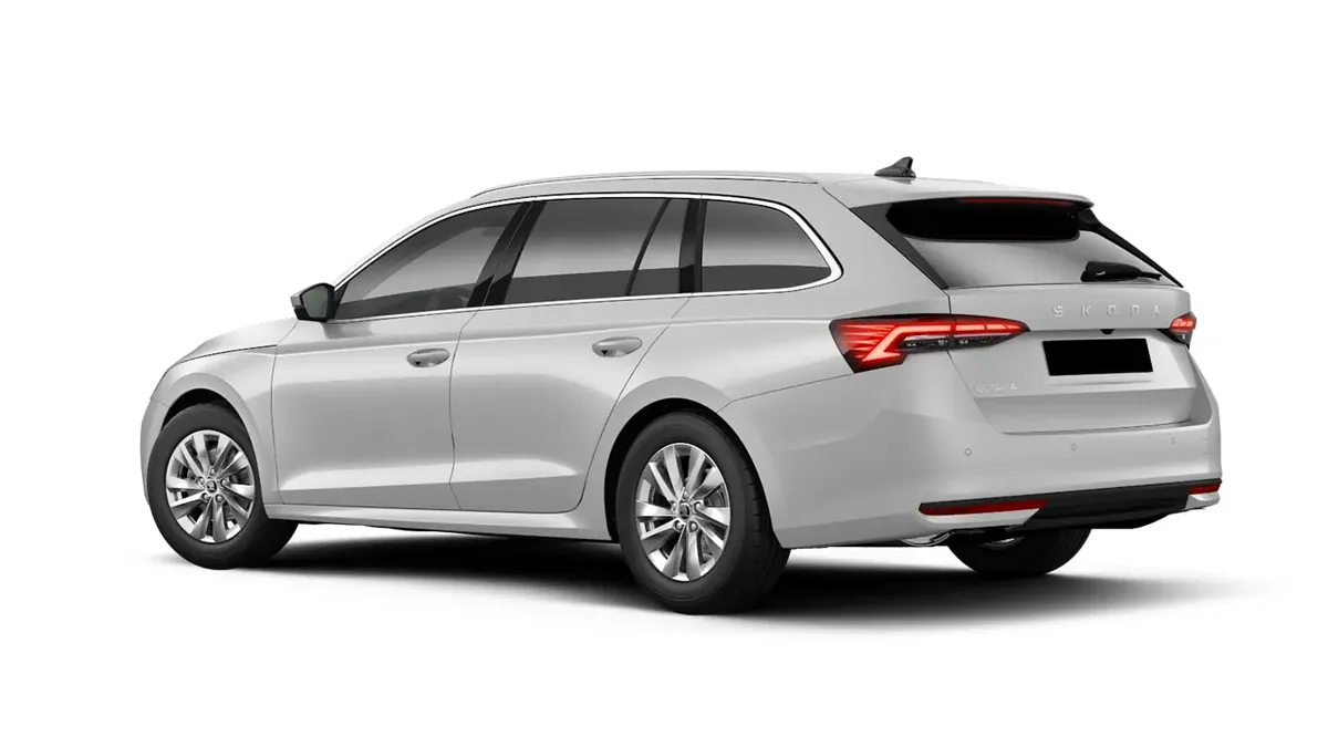 Škoda Octavia Combi Selection 2.0 TDI 150CV DSG 7vel en renting a Barcelona — Darrere
