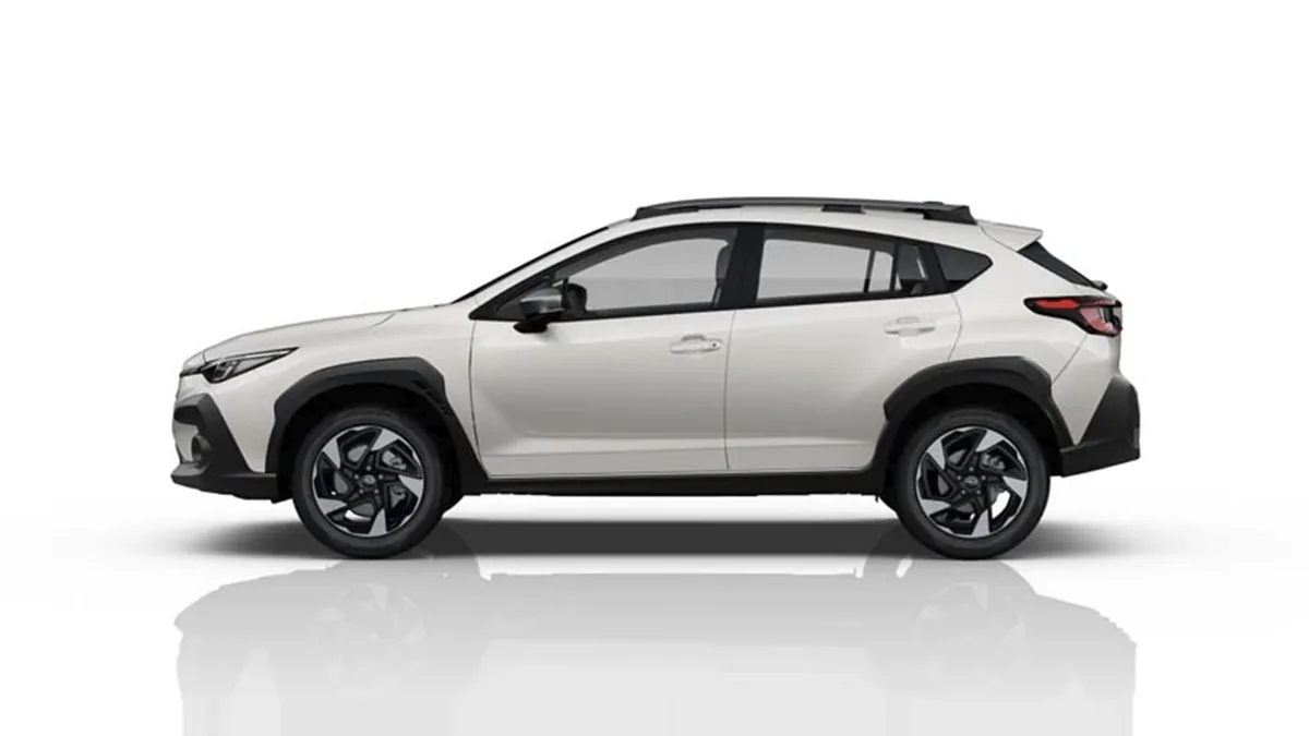 Subaru Crosstrek 2.0i Hybrid Field CVT en renting a Barcelona — Darrere