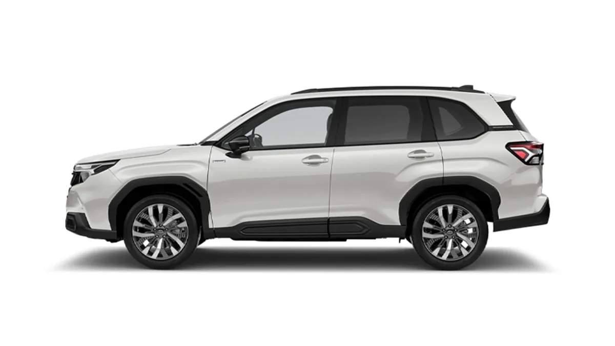 Subaru Forester 2.0i Hybrid Field CVT en renting a Barcelona — Darrere