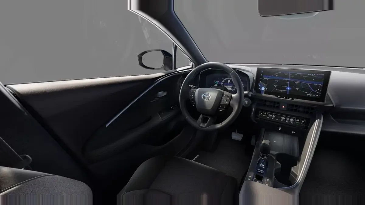 Toyota C-HR Advance Plug-in Hybrid 220 en renting a Barcelona — Interior