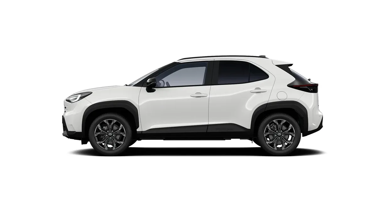 Toyota Yaris Cross 130H e-CVT 5P Active en renting a Barcelona — Interior