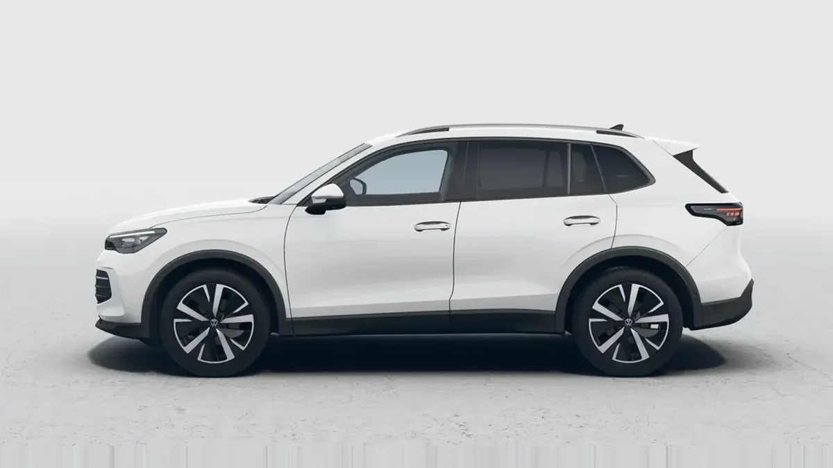 Volkswagen Tiguan "Más" 2.0 TDI DSG en renting a Barcelona — Darrere