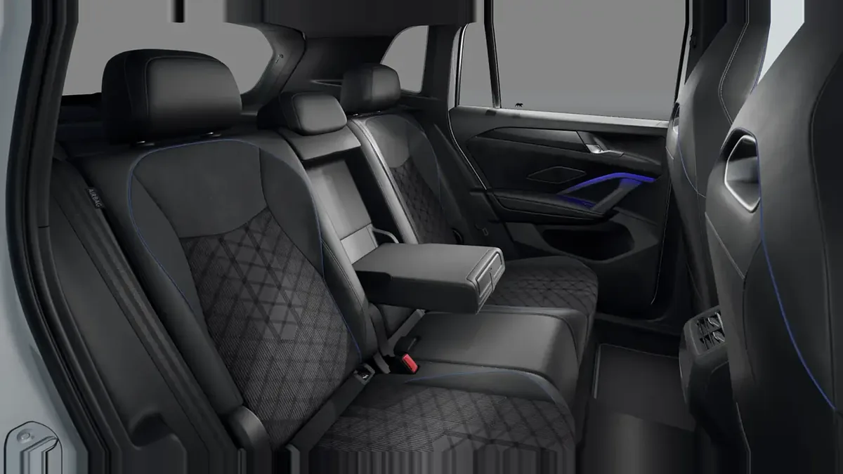 Volkswagen Tiguan R-Line 1.5 eTSI 110kW DSG en renting a Barcelona — vista 11