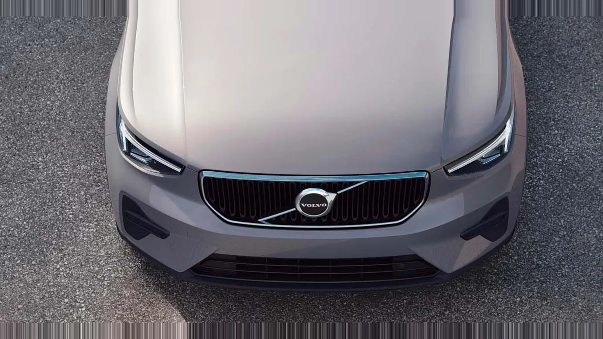 Volvo XC40 2.0 B3 Core G Auto en renting a Barcelona — Davant